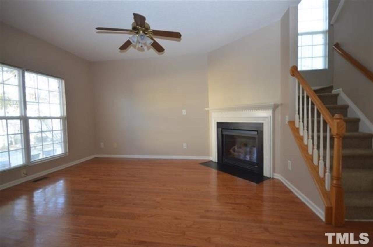 111 Caley Rd - Photo 4 of 23