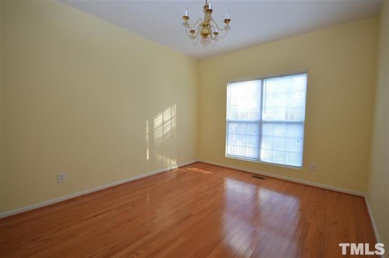 111 Caley Rd - Photo 5 of 23