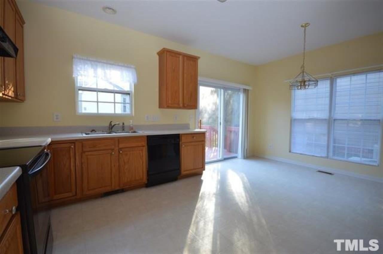 111 Caley Rd - Photo 7 of 23