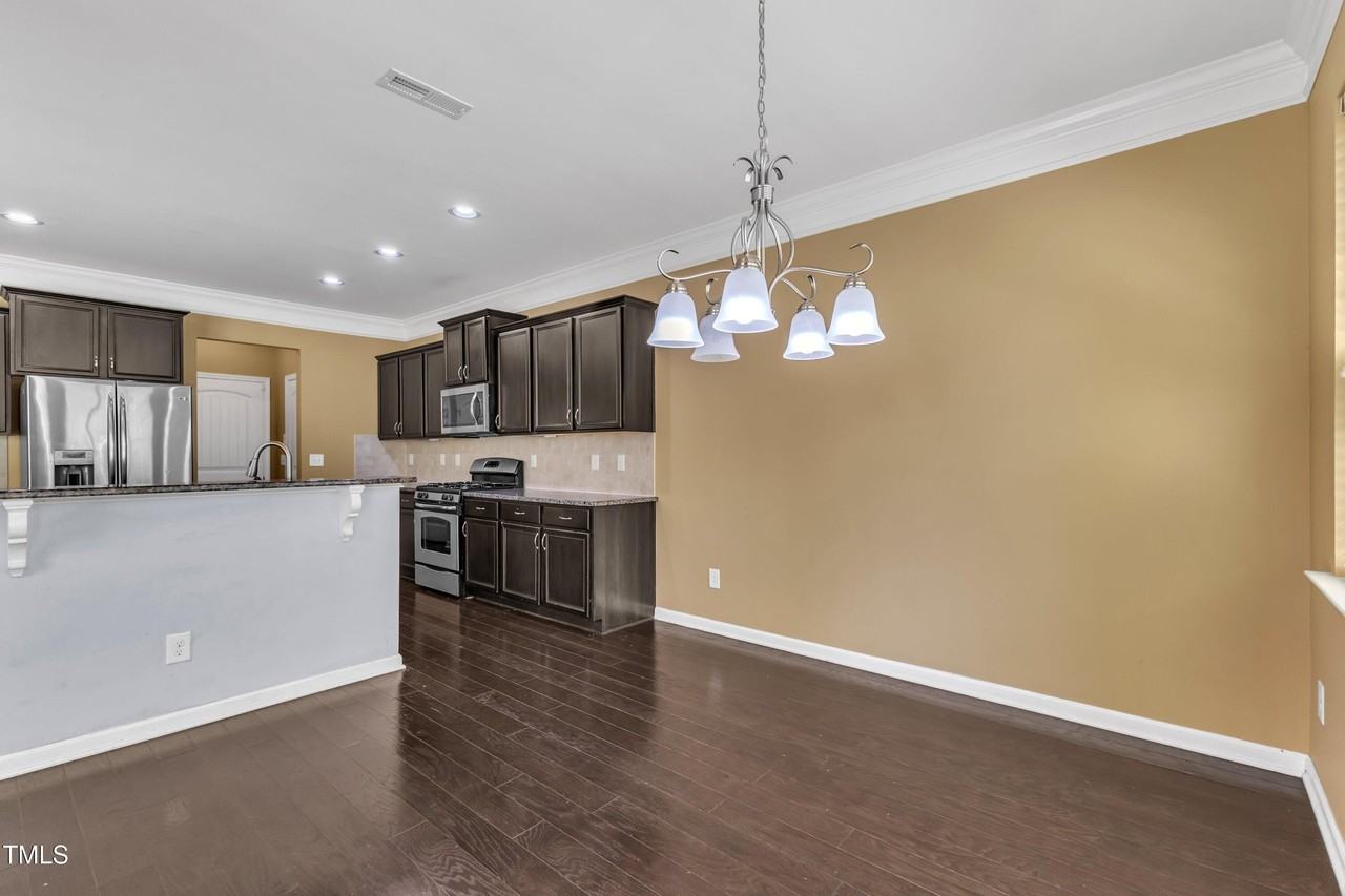 211 Westgrove Ct - Photo 7 of 41