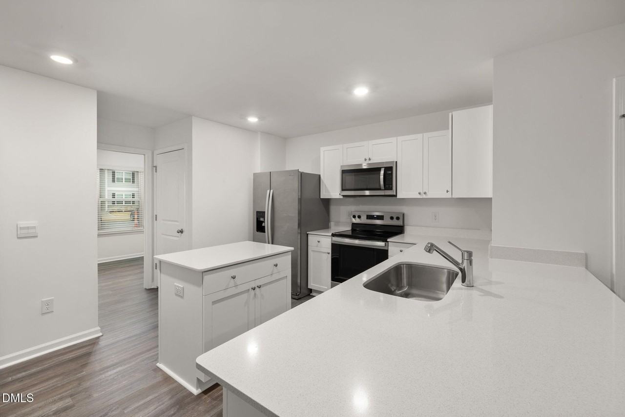 8524 Beckett Chase Way - Photo 7 of 32