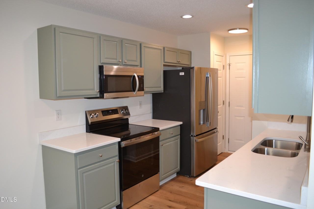 7548 Brighton Hill Ln - Photo 5 of 38