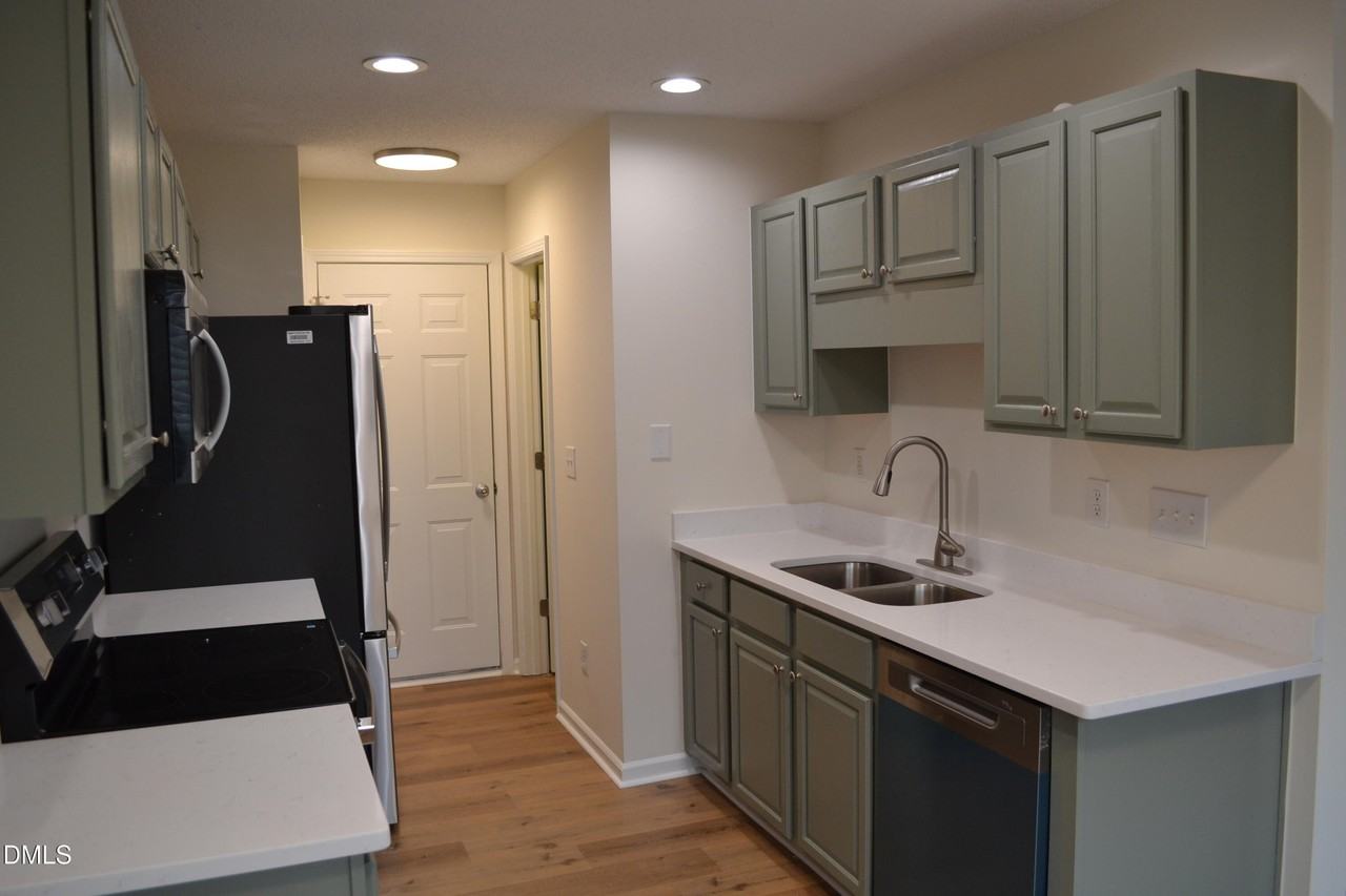 7548 Brighton Hill Ln - Photo 6 of 38