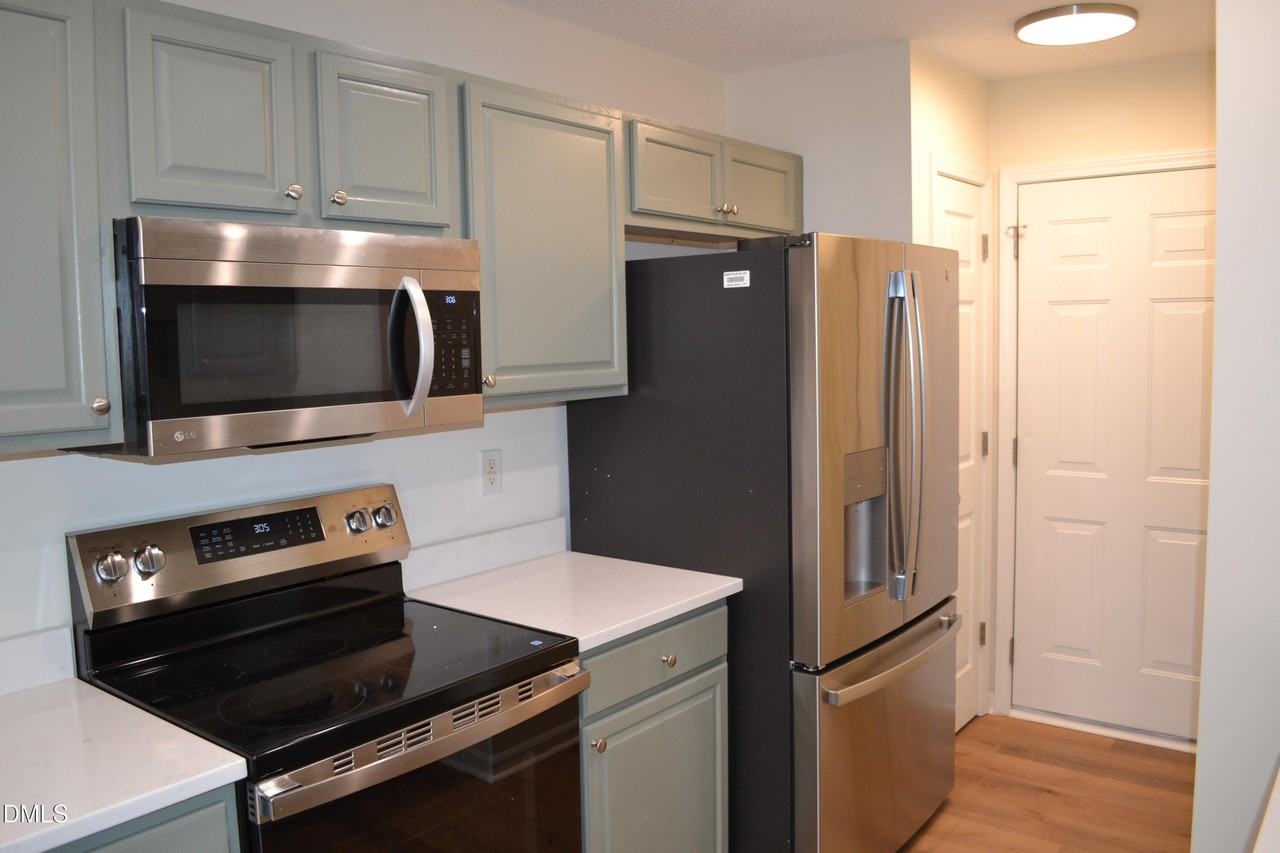 7548 Brighton Hill Ln - Photo 7 of 38