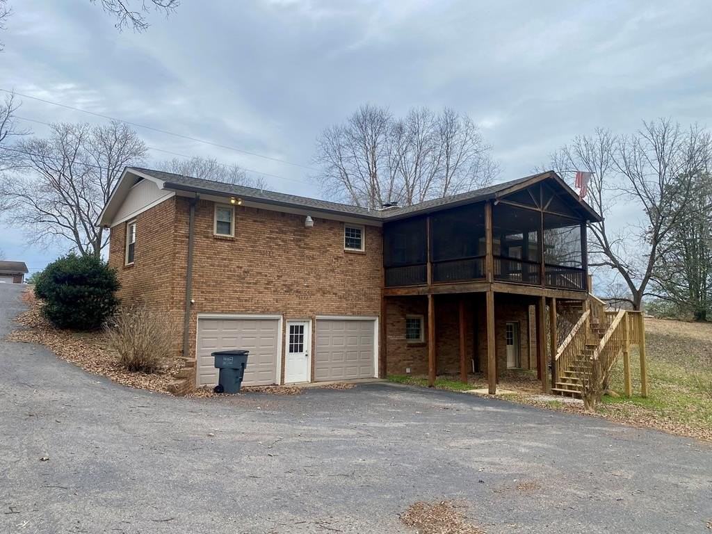 1575 Rosebank Ave - Photo 4 of 40