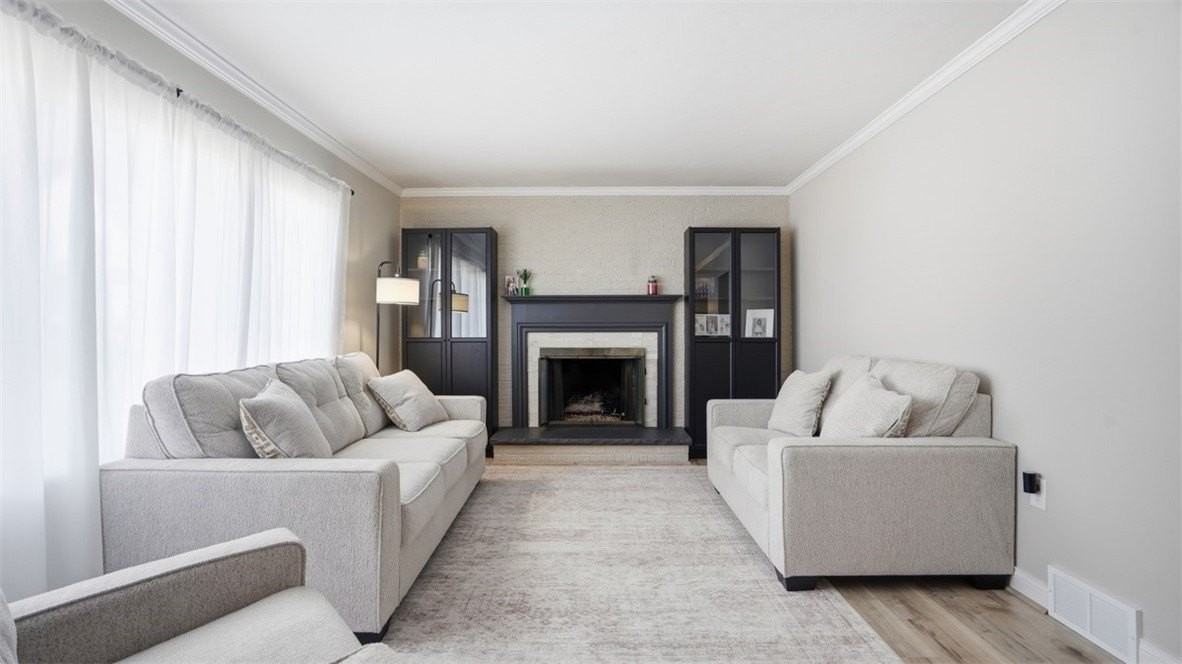 216 Arthur St - Photo 5 of 42