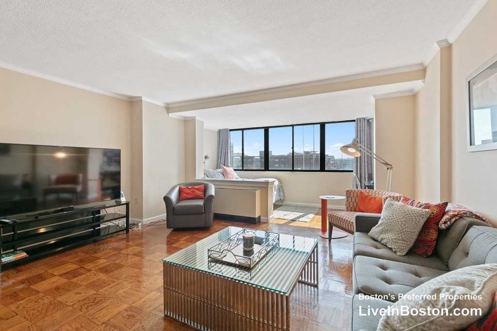 12 Hawthorne Pl #9K - Photo 2 of 11