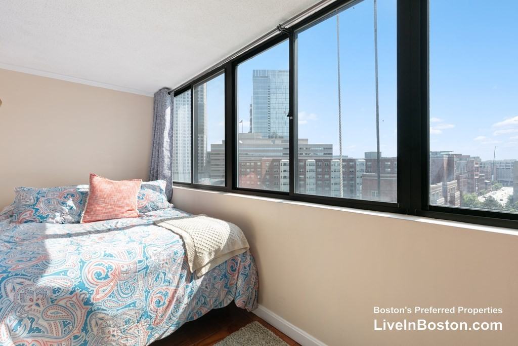 12 Hawthorne Pl #9K - Photo 3 of 11