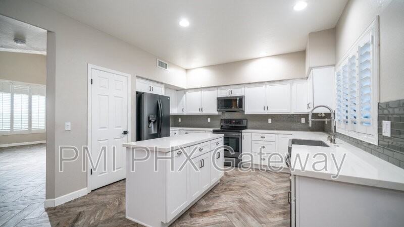 1891 E Oasis Dr - Photo 2 of 28