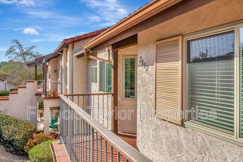 2882 Andover Ave - Photo 3 of 23