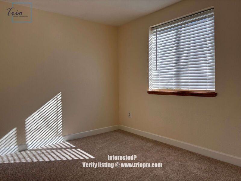 580 51st St - Photo 5 of 15