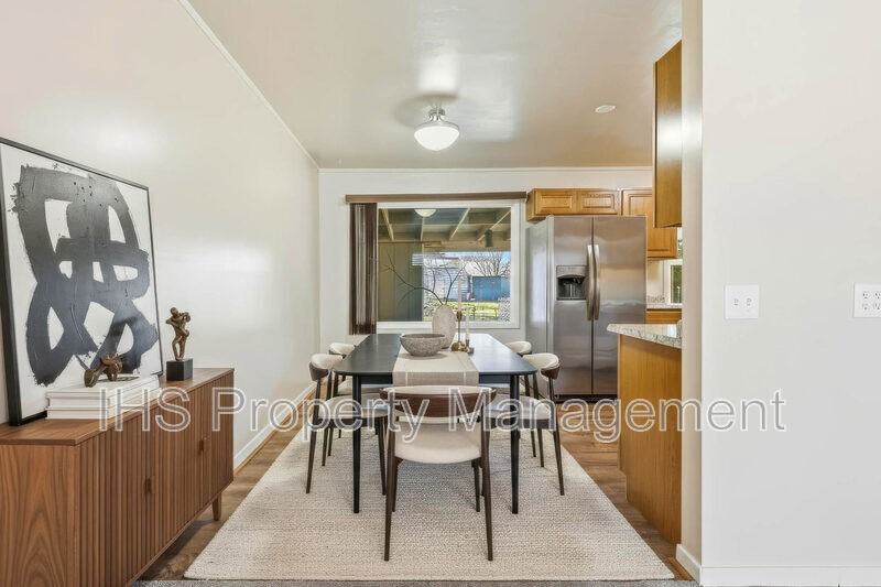 1107 Thayer Dr - Photo 3 of 18