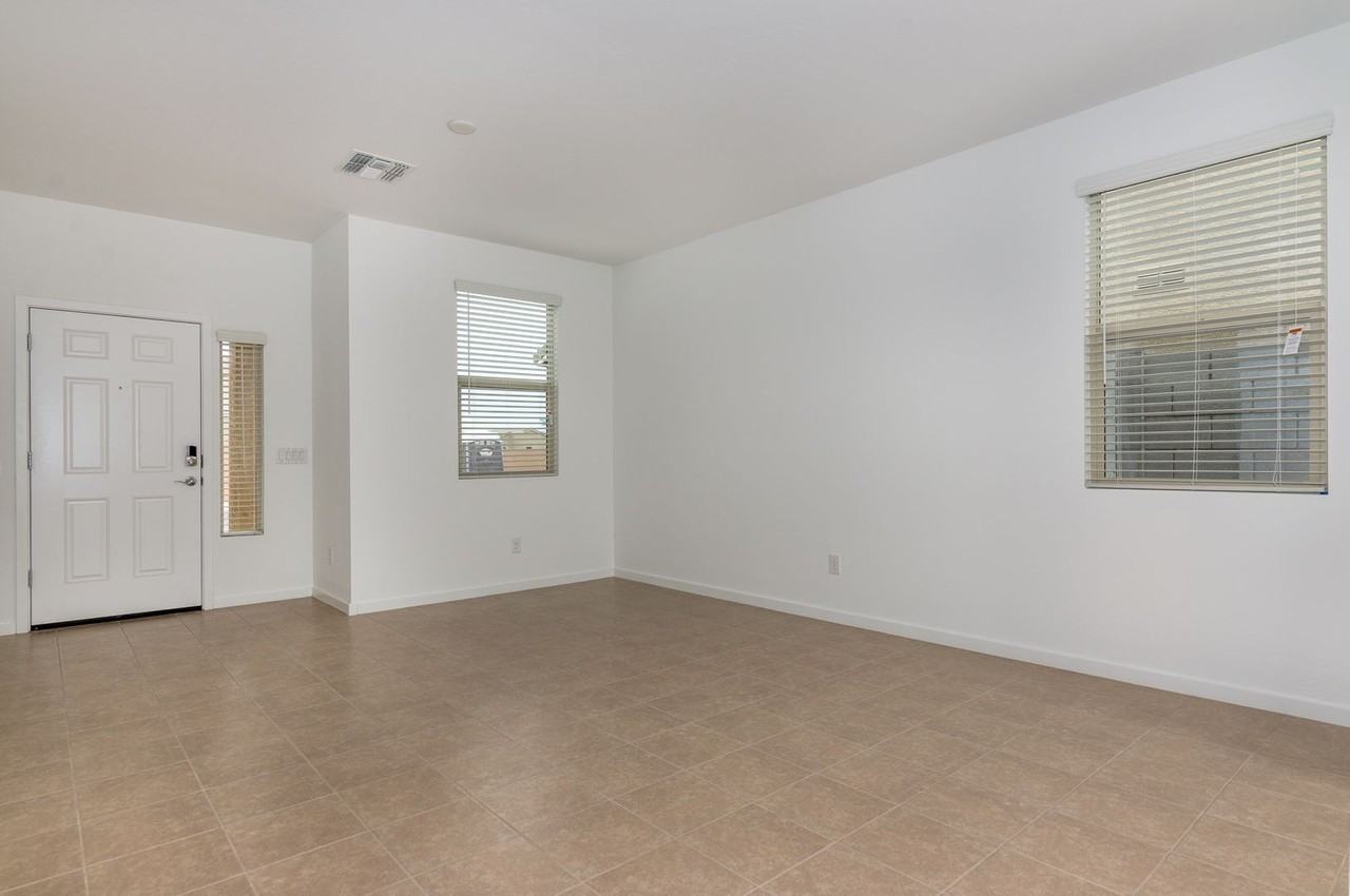 445 W Chapawee Trl - Photo 5 of 26