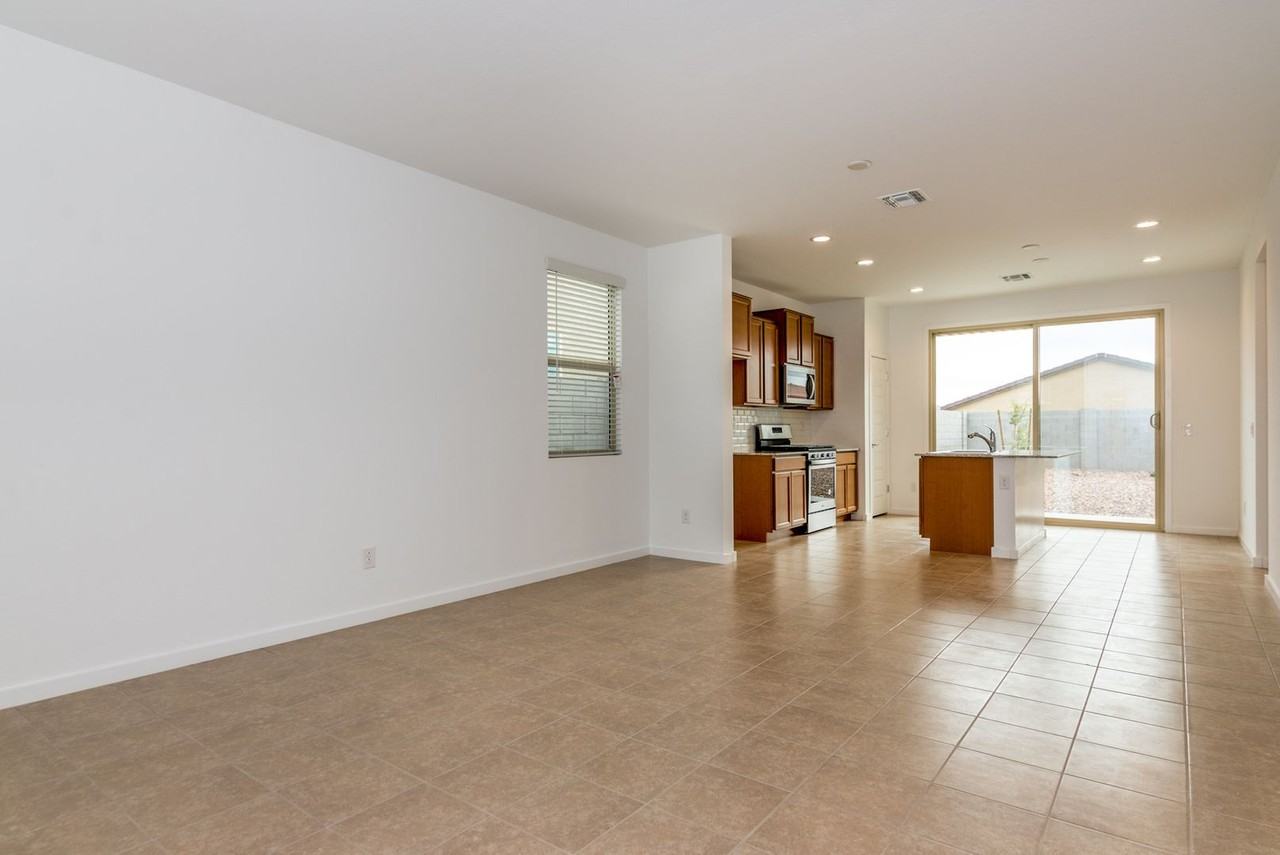 445 W Chapawee Trl - Photo 6 of 26