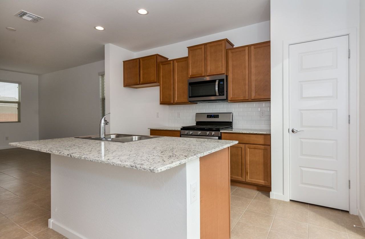 445 W Chapawee Trl - Photo 7 of 26