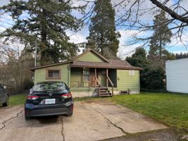 featured image of 1875 Columbia Aly