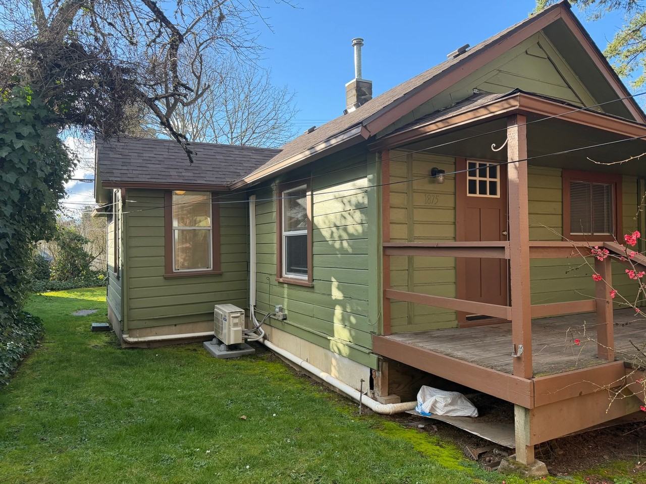 1875 Columbia Aly - Photo 3 of 31