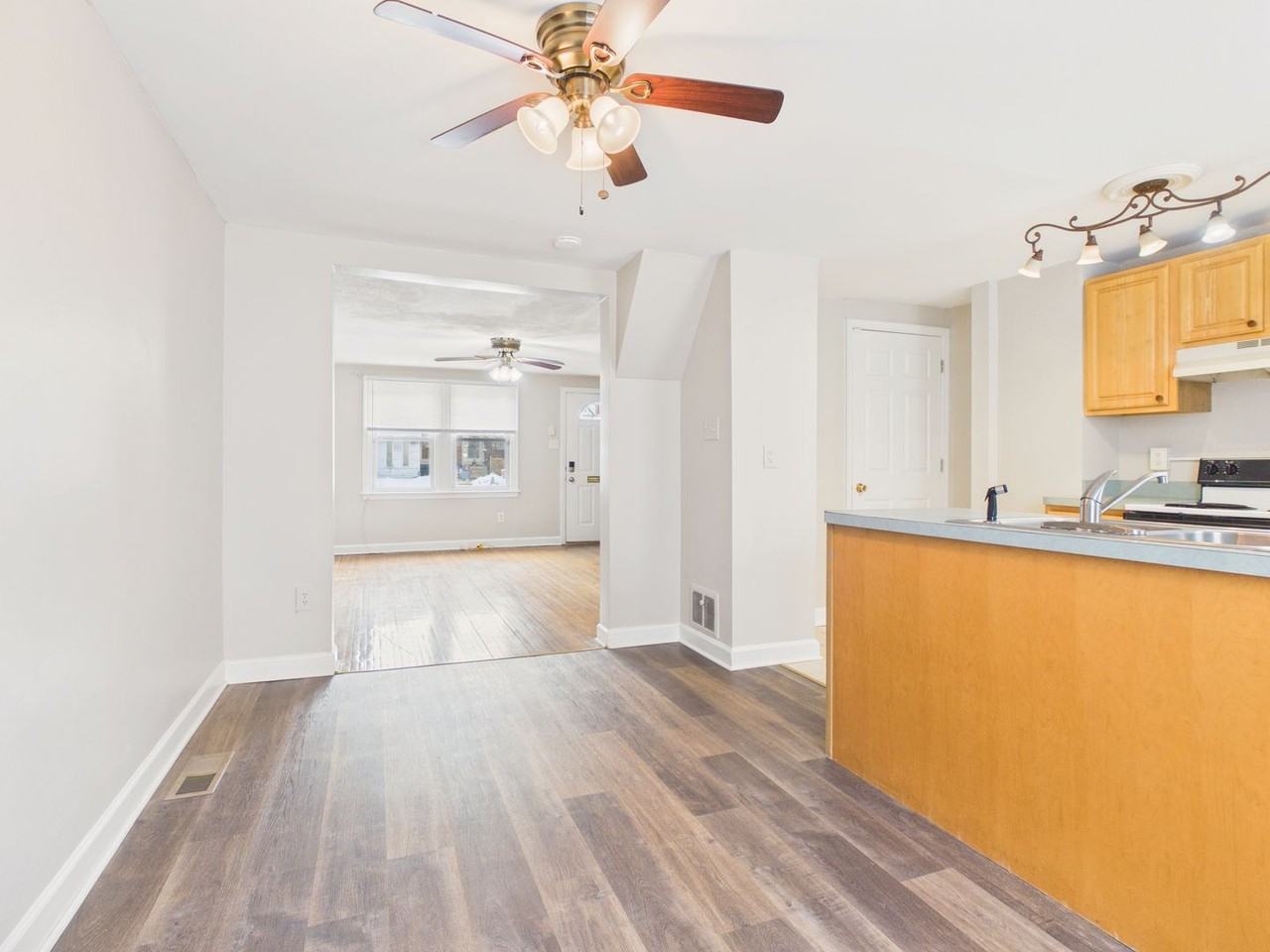 2210 Kensington St - Photo 2 of 17