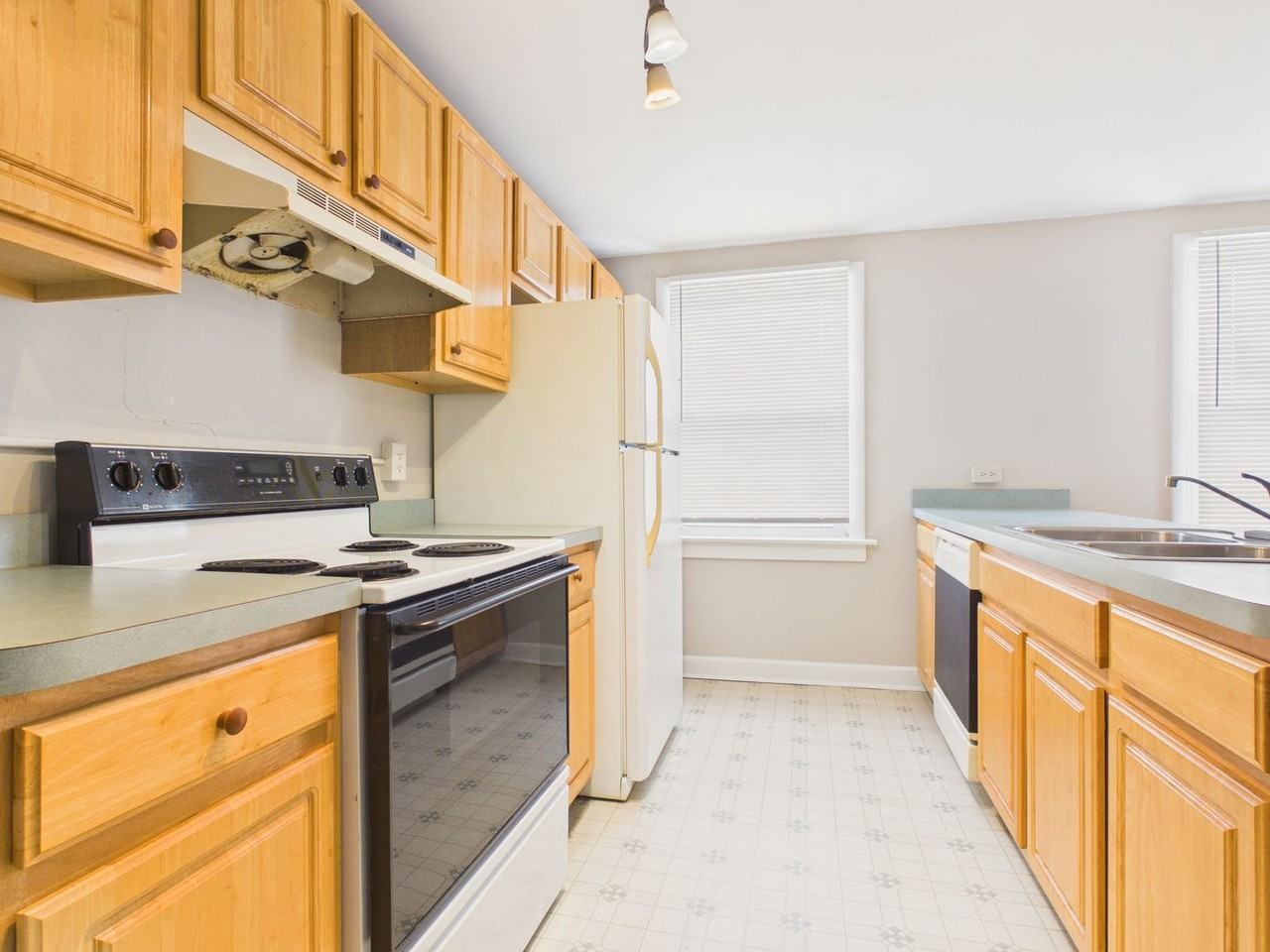 2210 Kensington St - Photo 3 of 17