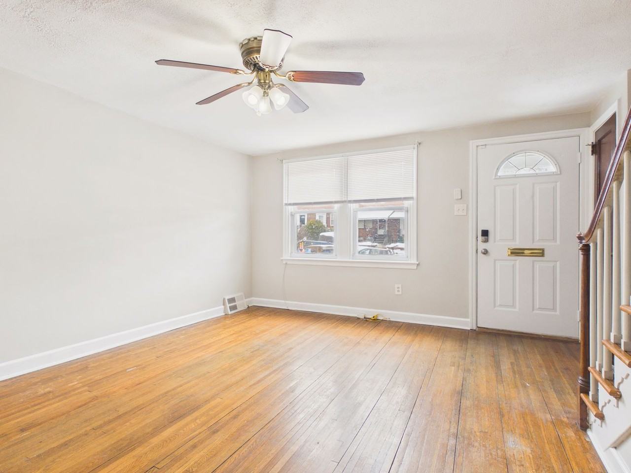 2210 Kensington St - Photo 4 of 17