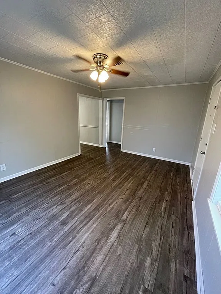 6352 Diamond Ave - Photo 7 of 10