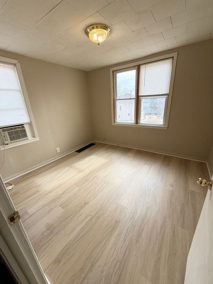 2917 3rd St - Photo 2 of 5