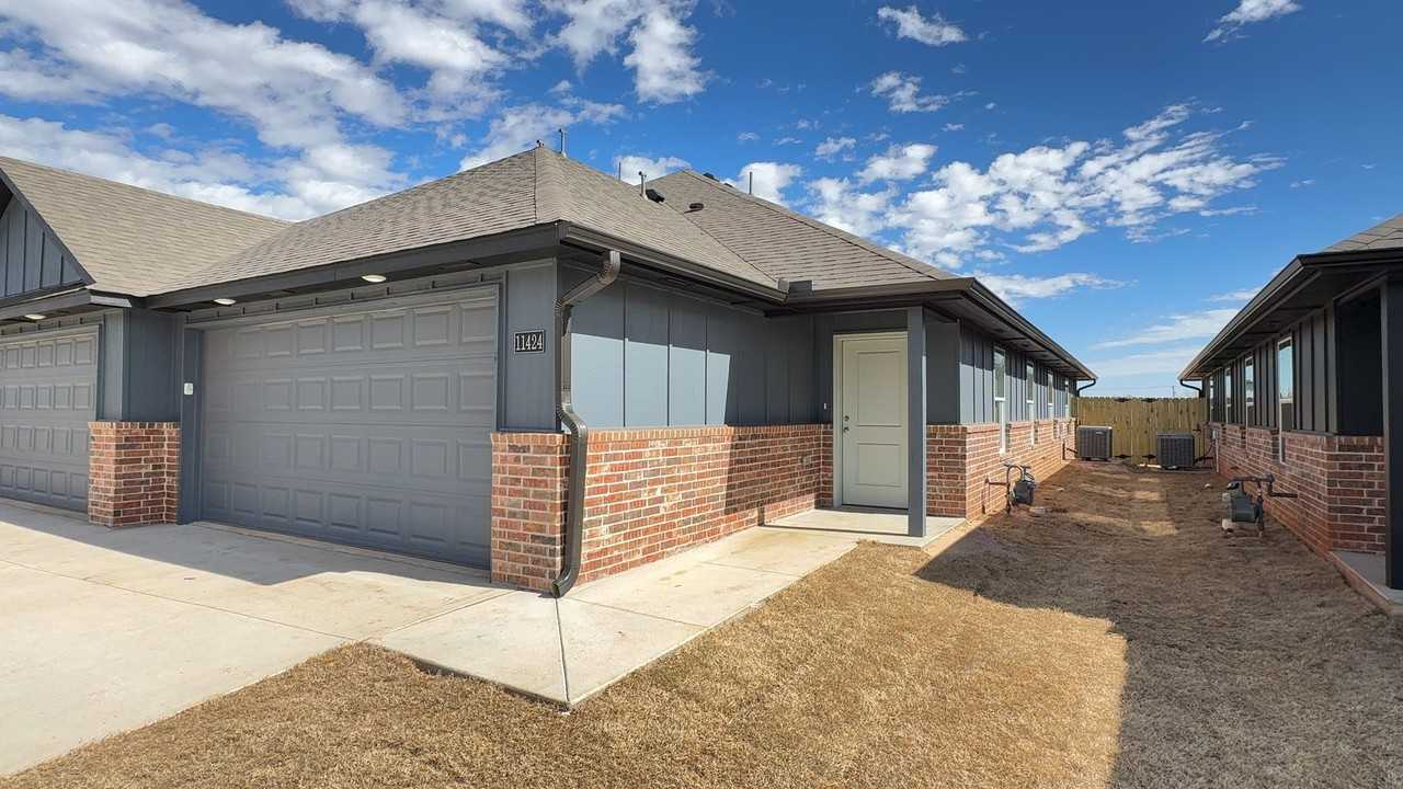 11424 N University Ave - Photo 2 of 21