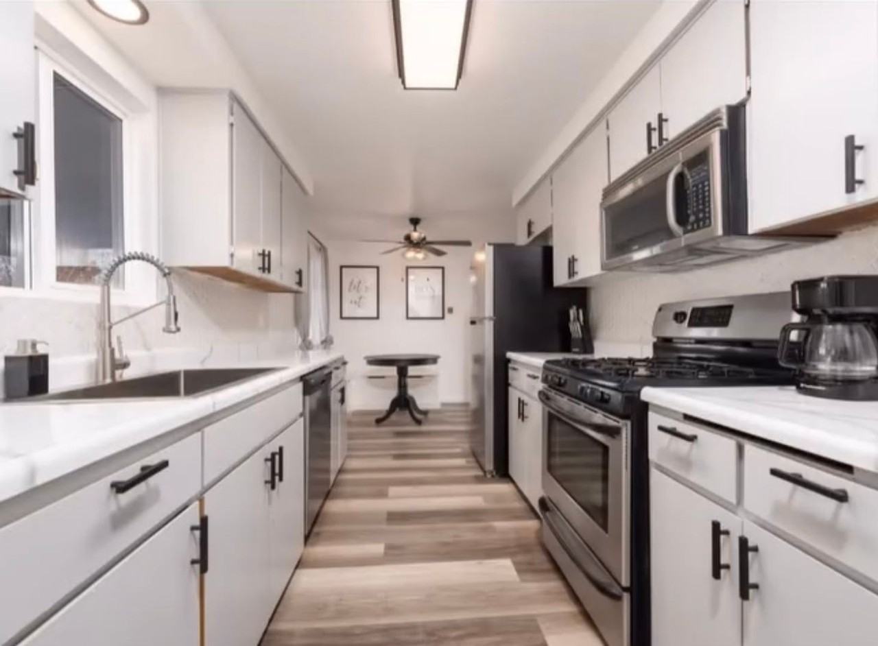 21116/21124 SE Reed Market Rd. - Photo 2 of 9