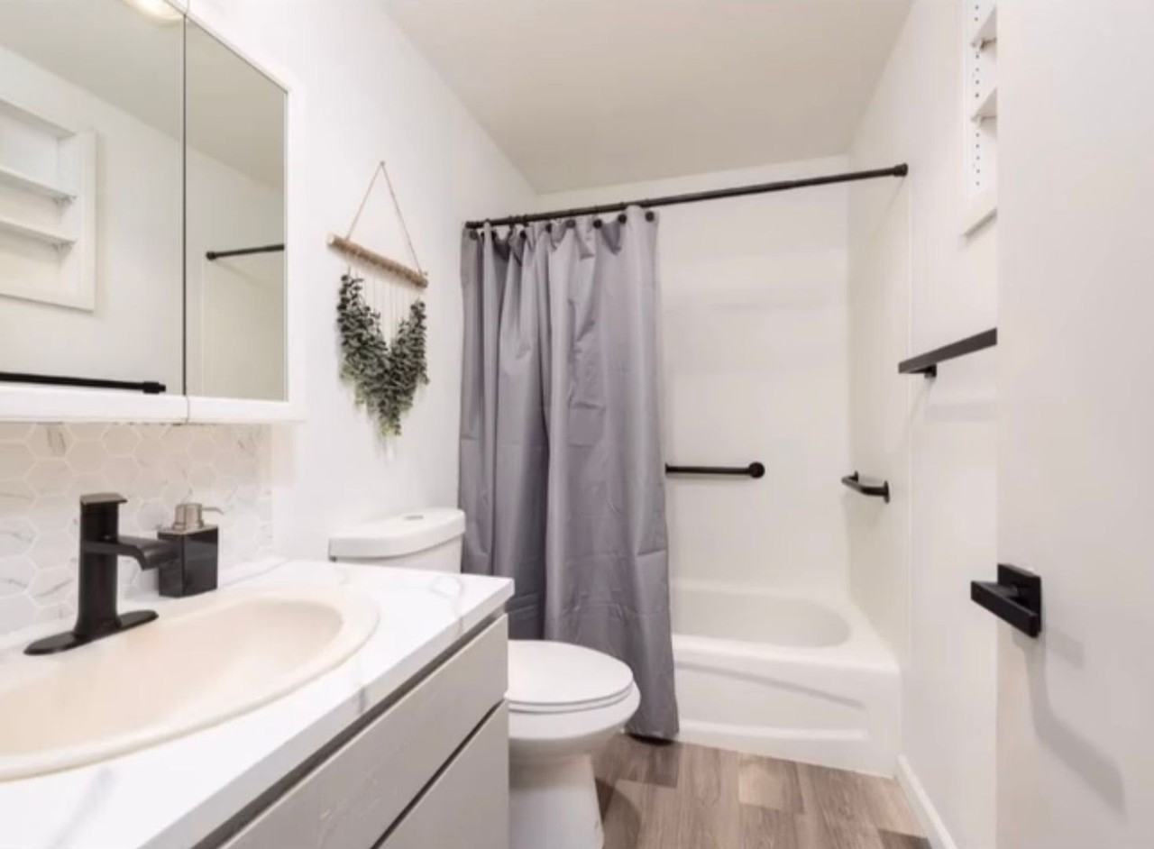 21116/21124 SE Reed Market Rd. - Photo 7 of 9