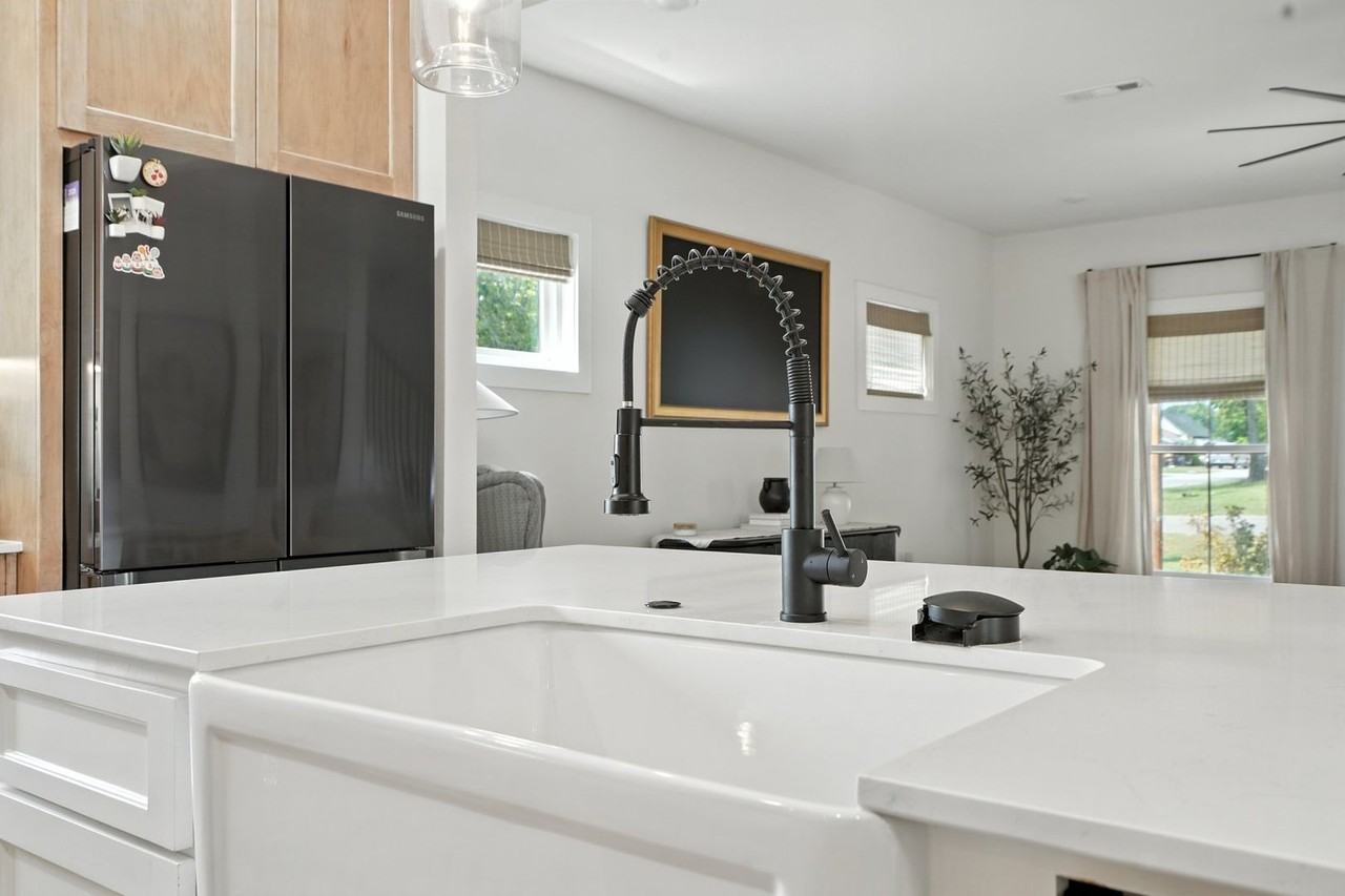 523 W Detroit St - Photo 5 of 23