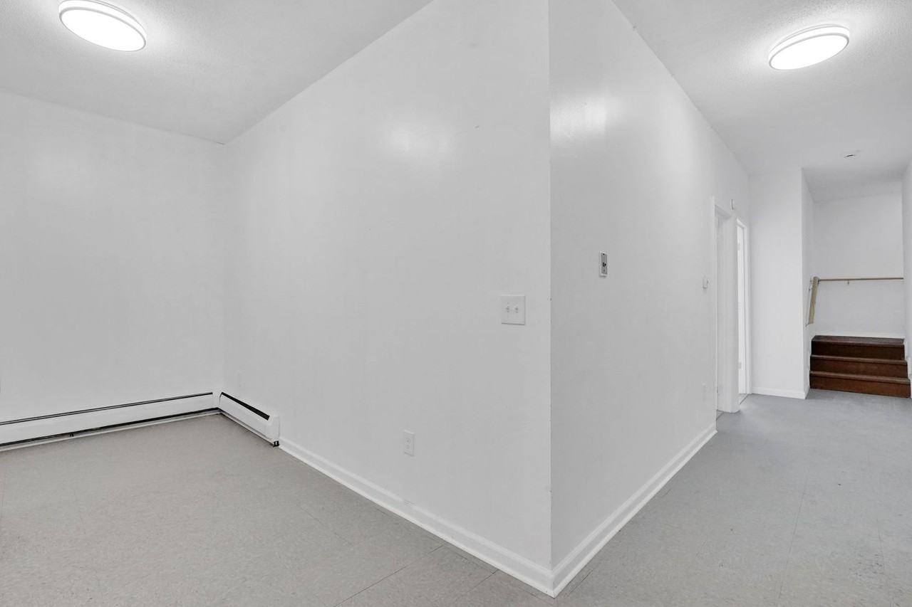 296 Hancock St - Photo 2 of 31