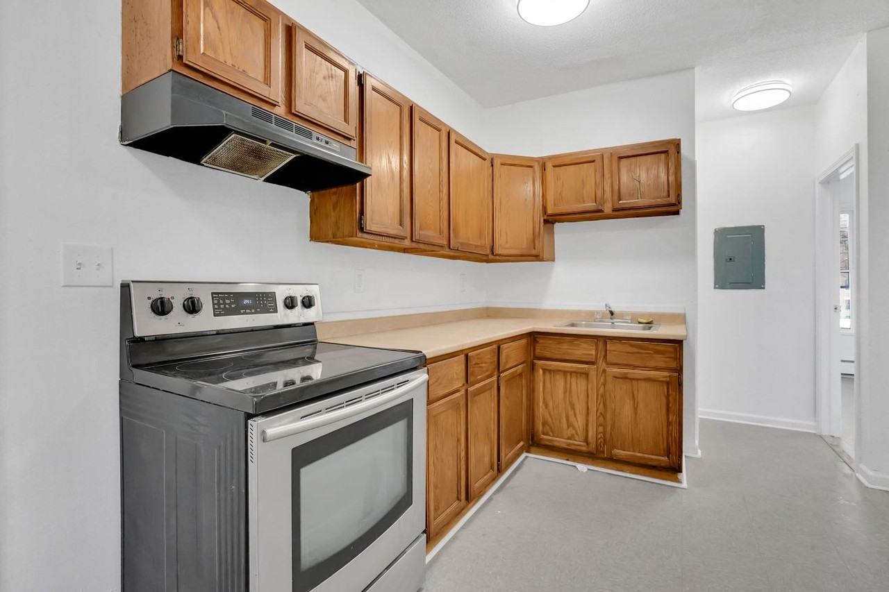 296 Hancock St - Photo 7 of 31