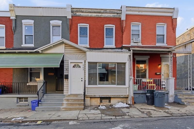 662 N Yewdall St - Photo 4 of 17