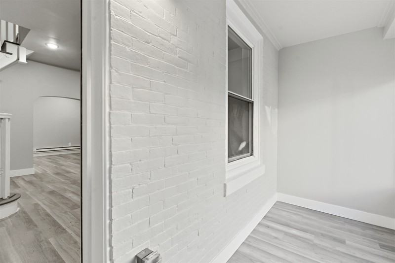 662 N Yewdall St - Photo 5 of 17