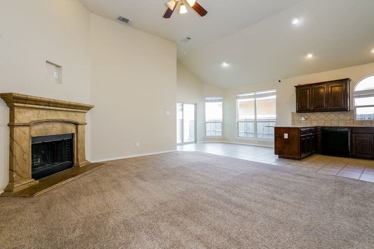 10909 Braemoor Dr - Photo 3 of 16