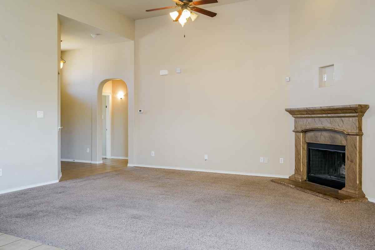 10909 Braemoor Dr - Photo 4 of 16