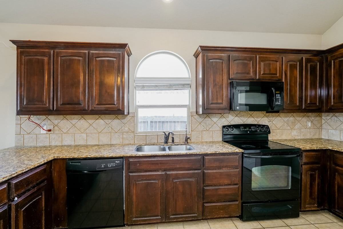 10909 Braemoor Dr - Photo 5 of 16