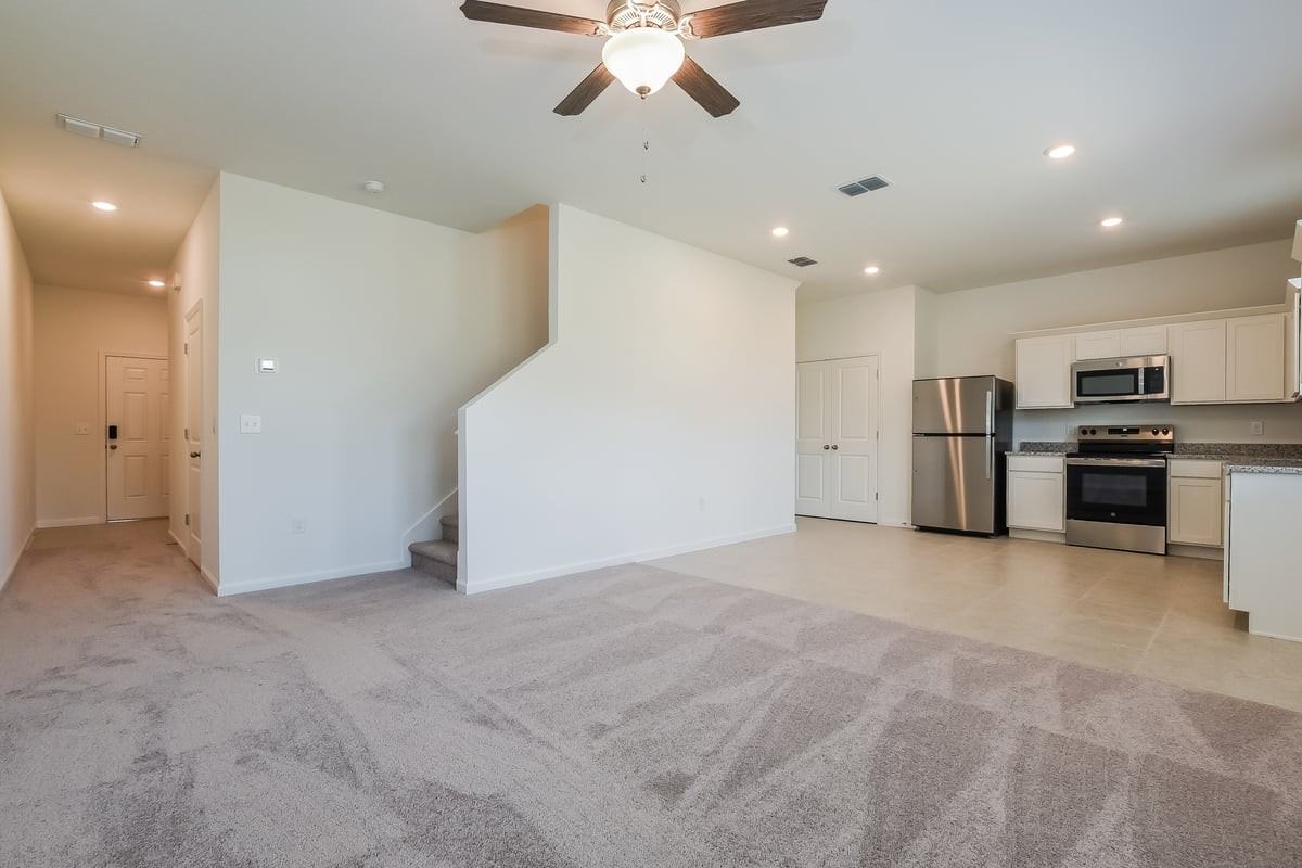 2042 Hemingway Cir - Photo 3 of 16