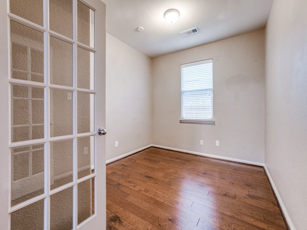 3117 Overstreet Ln - Photo 3 of 13