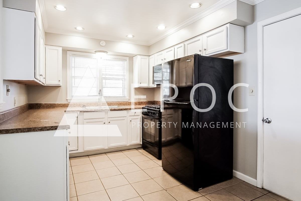 9719 E 4th St - Photo 4 of 15