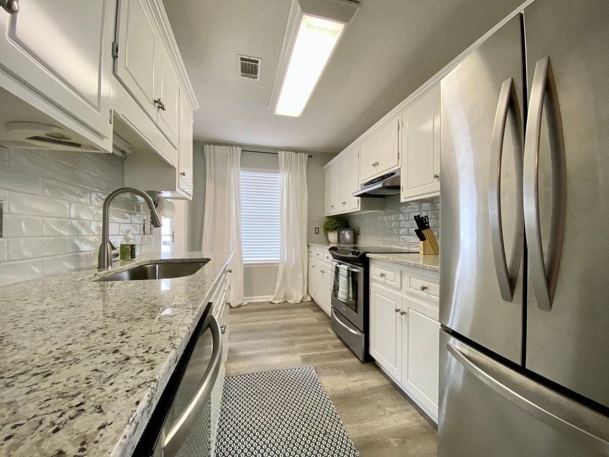 16 Summit Commons Ct - Photo 2 of 15