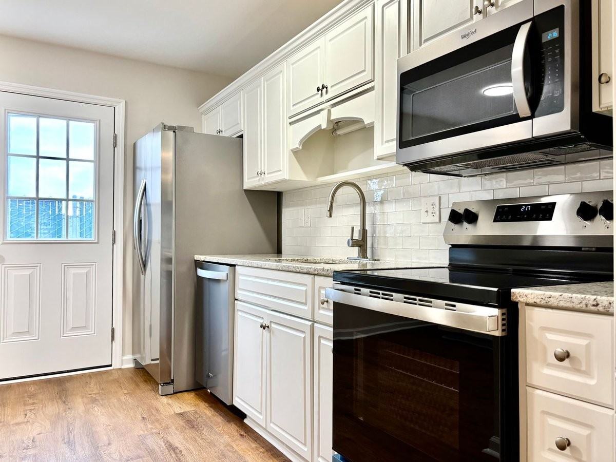 327 Greendale Pl - Photo 2 of 14