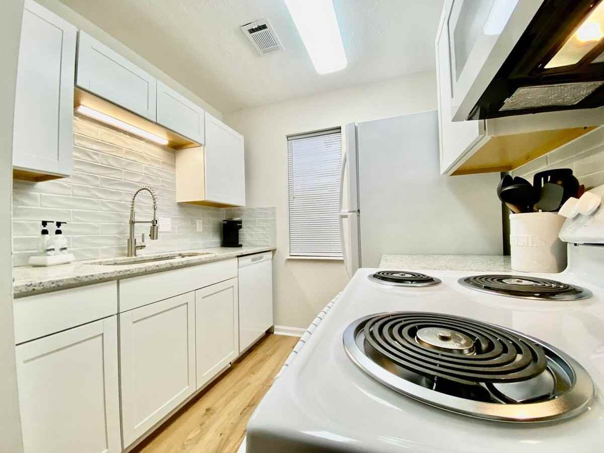 533 Grant Ave #C - Photo 7 of 10