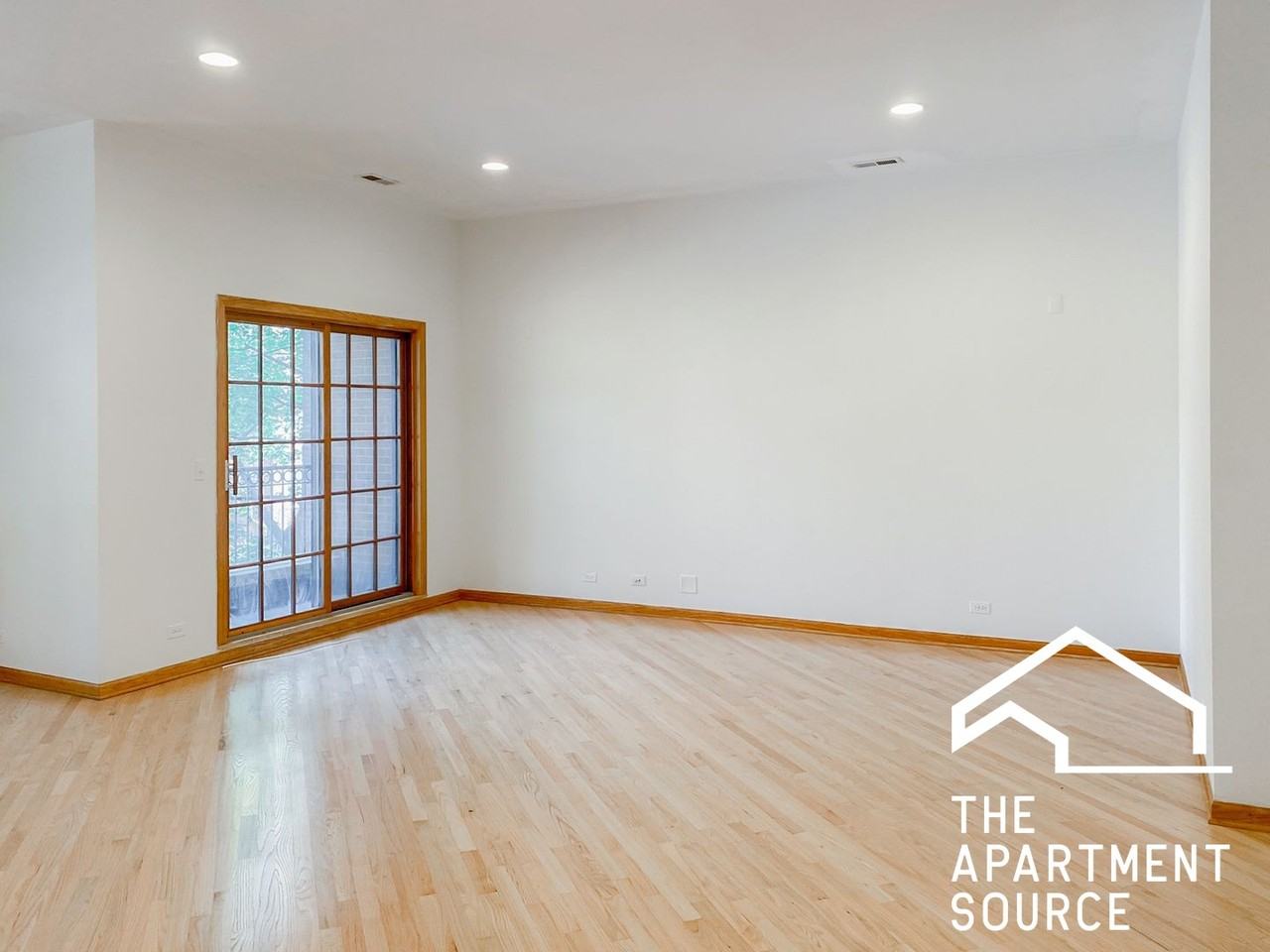 3338 N Sheffield Ave #3 - Photo 3 of 15