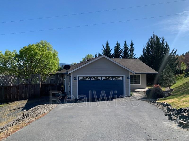 1884 Allen Creek Rd - Photo 2 of 23