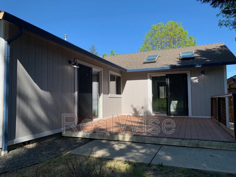 1884 Allen Creek Rd - Photo 3 of 23