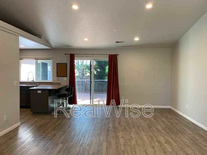 1884 Allen Creek Rd - Photo 5 of 23