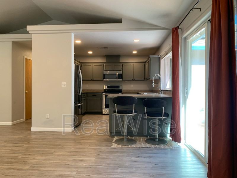 1884 Allen Creek Rd - Photo 6 of 23