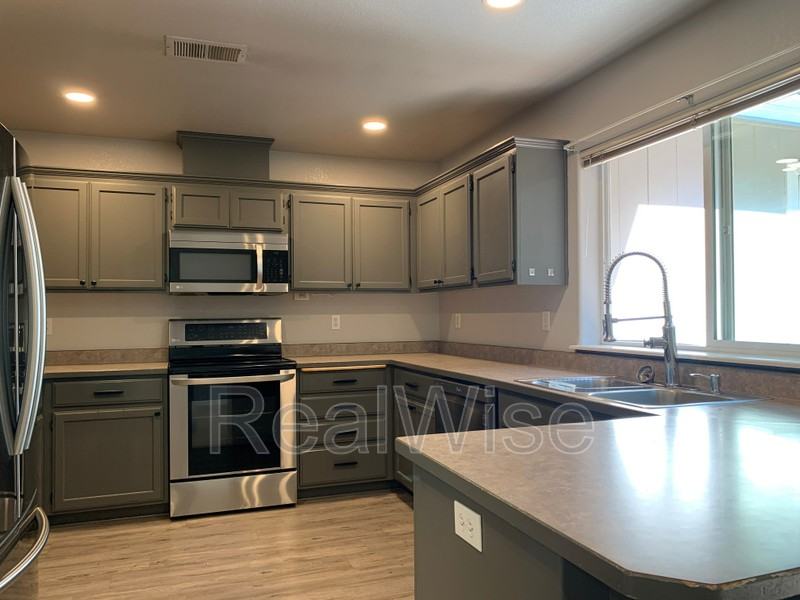 1884 Allen Creek Rd - Photo 7 of 23