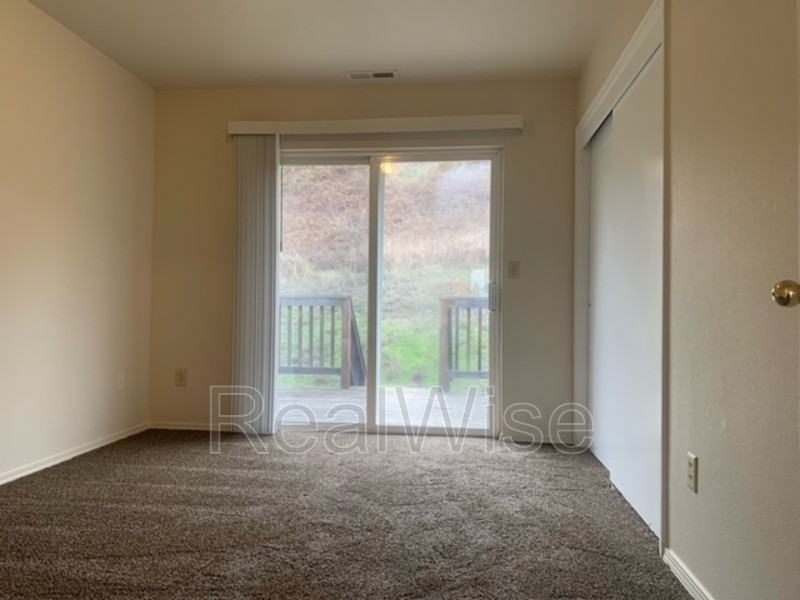 1820 Ne Foothill Blvd #B - Photo 7 of 11